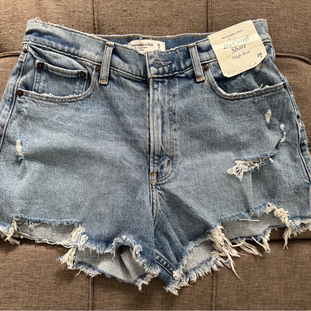 Abercrombie cut off short high rise size 6
